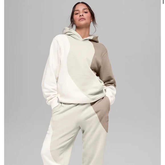 ALO Yoga Sweaters - alo Make Waves Hoodie in Ivory/Bone/Gravel